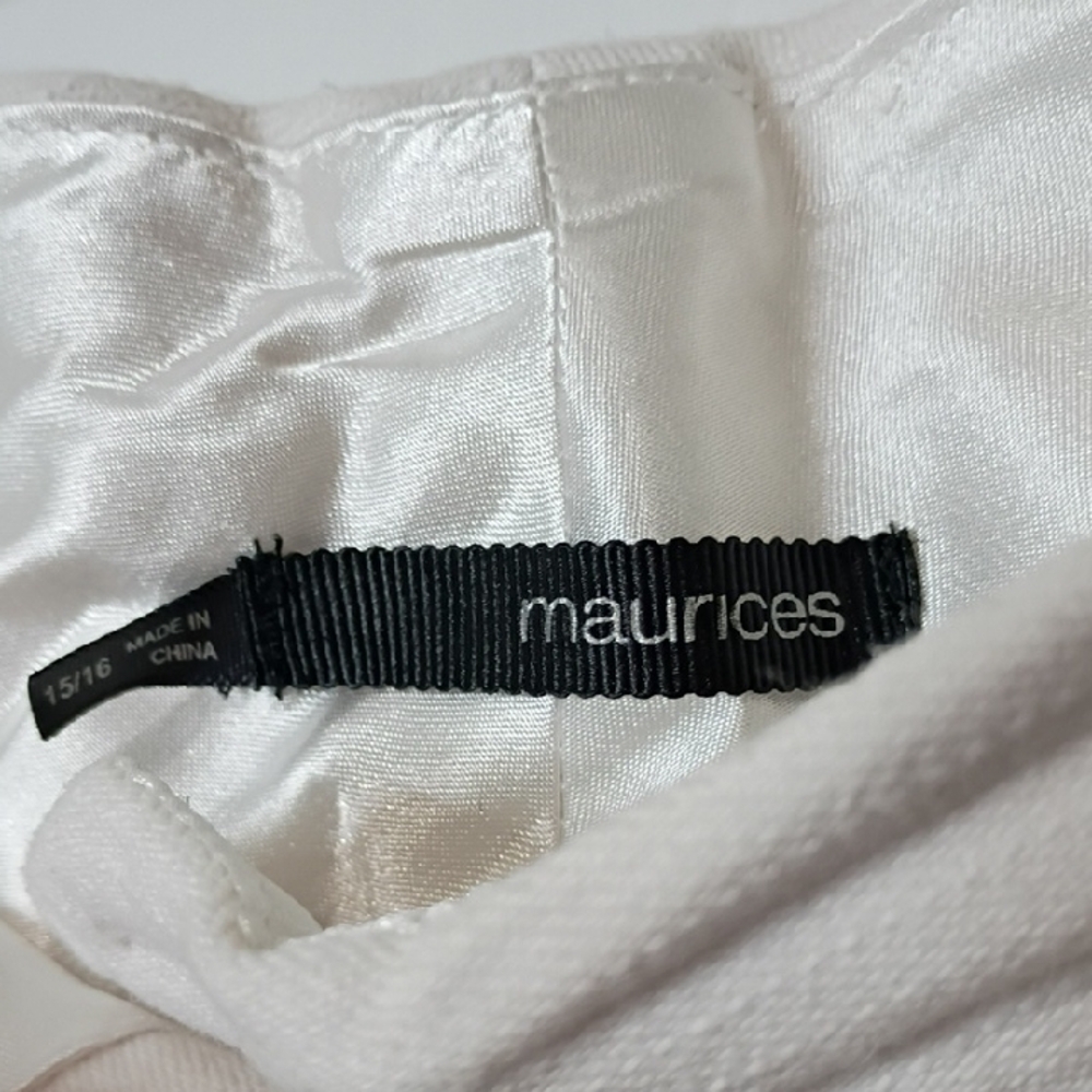 Maurices Off-White Women's Capris - Picture 2 of 10